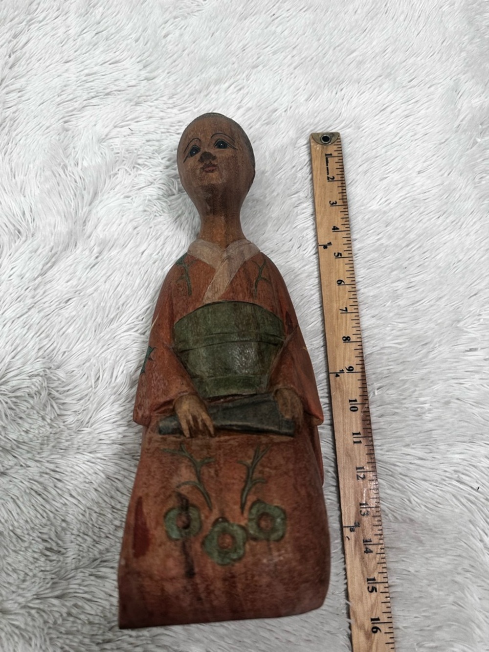 🍏 Vintage Hand Carved Wood Sculpture